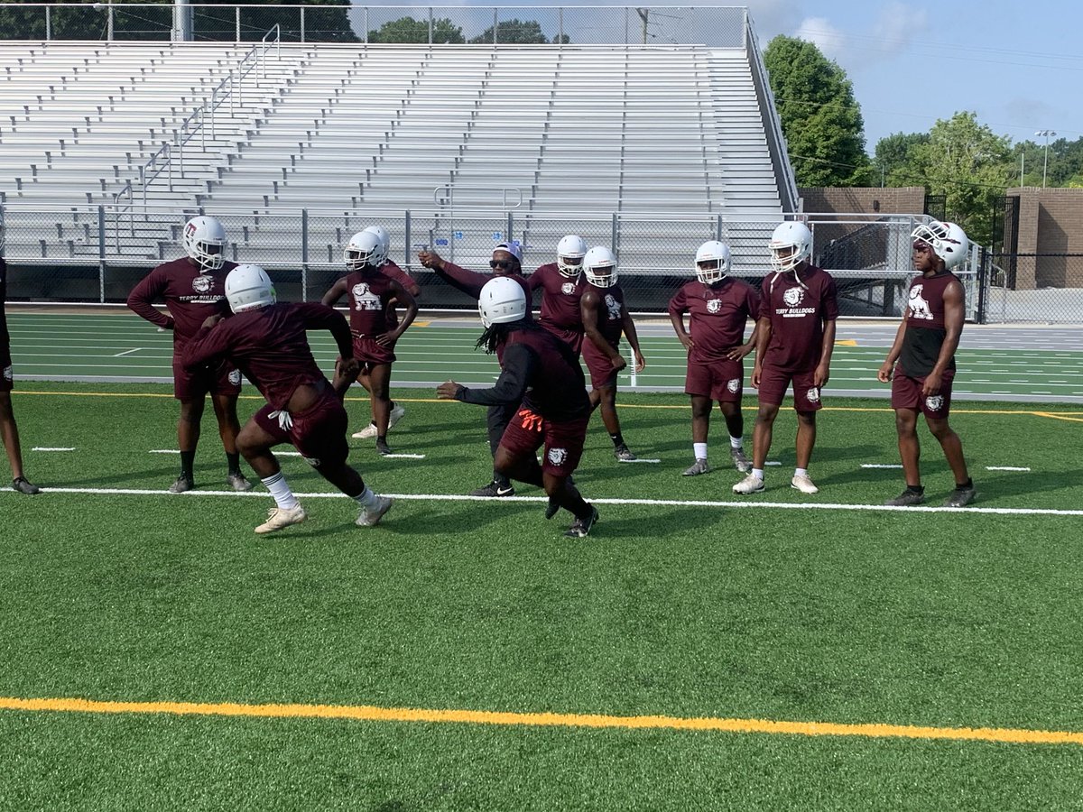TerryHighFb's tweet photo. Thanks to VHS and ⁦@CoachTMc⁩ and his team. It was a great day to get better. Awesome job of competing by both teams. #ths #South78 #sportsmanship https://t.co/CNAHnynPLx