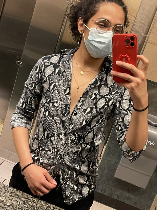 Me after taking Dick pics in the dressing room https://t.co/CtU3TSJZkq<a href="/tag/newprofilepic"class="tags"><span>#newprofilepic</span></a>