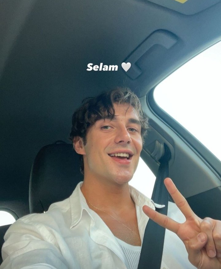 Beyaz gömlekli ccc >>>>
@CansevenCemal