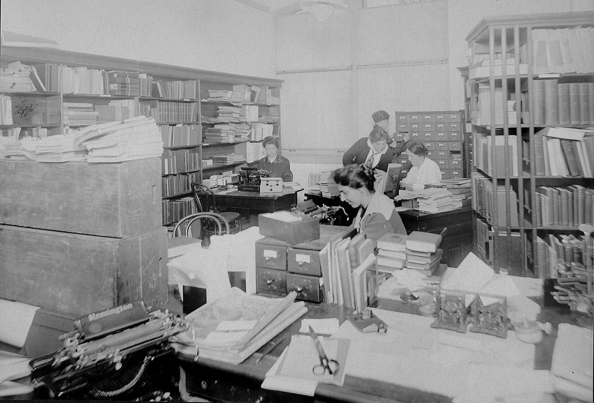 statelibraryor's tweet image. Yesterday was National Typewriter Day, and well, it took so long to type this post that we missed our copy deadline. Nevertheless, we wanted to share these photos of Oregon librarians hard at work with these wonderful gadgets. #oregonlibraries #TypewriterDay