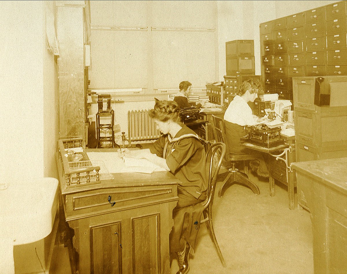 statelibraryor's tweet image. Yesterday was National Typewriter Day, and well, it took so long to type this post that we missed our copy deadline. Nevertheless, we wanted to share these photos of Oregon librarians hard at work with these wonderful gadgets. #oregonlibraries #TypewriterDay