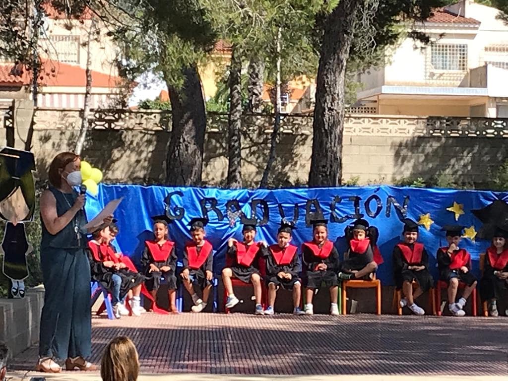 nsd_benidorm's tweet photo. Ayer finiquitamos el curso en infantil con las orlas de nuestros mayores de infantil 😍😍😍😍😍😍😍  que pasarán el próximo curso al cole de primaria y secundaria.

 Acabamos también con el mensaje de 🌈"TODO HA SALIDO BIEN" 🌈. https://t.co/oQNuC5q05P
