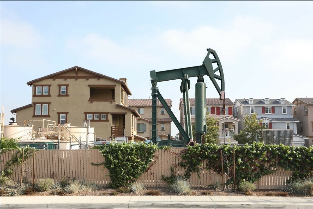 CBECal's tweet photo. A #DecadeofDelays later &amp; #CalGEM continues to fail Californians. Industry boasts that we have strong regulations, but communities are getting sick and dying from oil/gas drilling in their backyards.
@CAgovernor @GavinNewsom @voteuduakjoe #SetbacksNow #NoDrillingWhereWereLiving https://t.co/xhyoMIFUsH