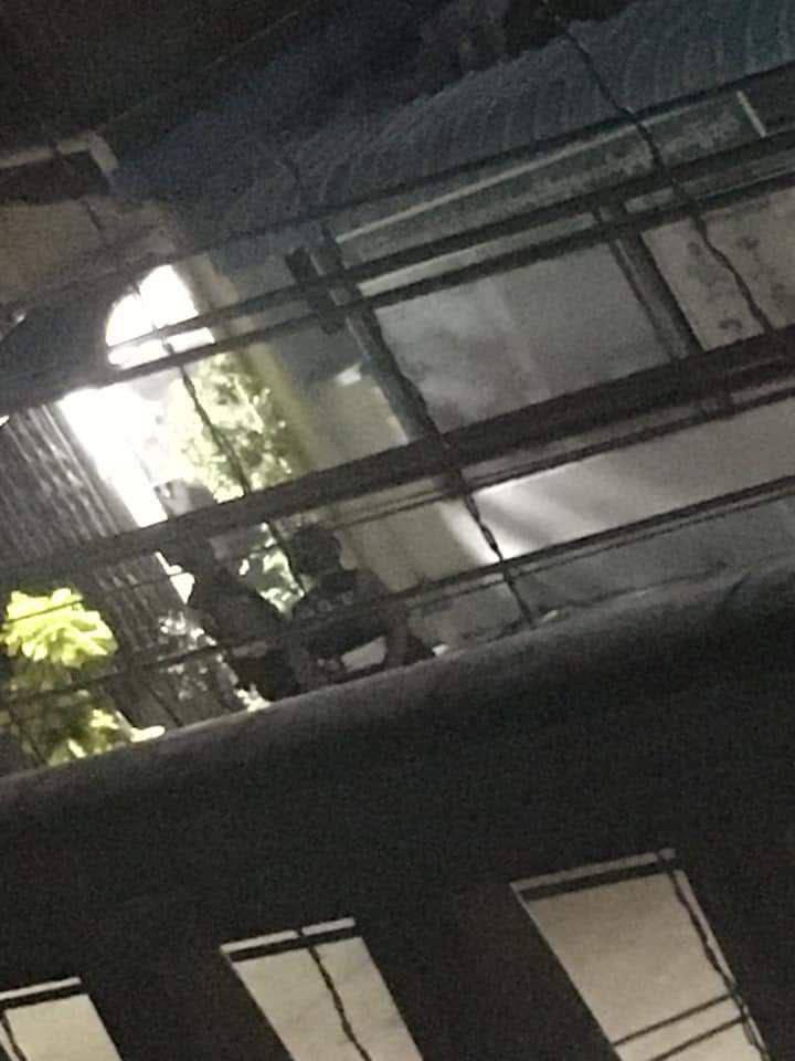 nofeelingpage's tweet photo. SAC Terrorists fired gunshots on Market Street and abducted 3 residents from TaungOo, Bago. All abductees were beaten before they were taken away this evening.  #June24Coup #WhatsHappeningInMyanmar #MilkTeaAlliance  https://t.co/LTezrzNeGE
