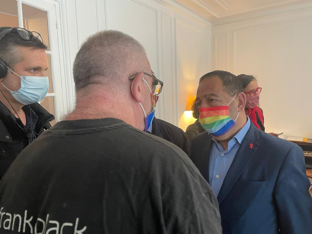 JeanLucRomero's tweet photo. Inauguration de la 1ère colocation pour seniors LGBT. Merci à @VieillirLGBT et @Basiliade75 de prendre en compte leurs problématiques parfois ignorées des institutions et au sein même de notre communauté 🏳️‍🌈

@Paris est fière d’accompagner sa population avec de telles initiatives. https://t.co/vSAXGONw2V