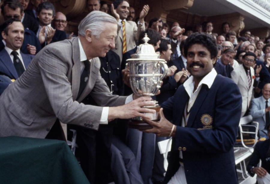 #OnThisDay in 1983: A historic day for the Indian cricket as the @therealkapildev-led #TeamIndia lifted the World Cup Trophy. 🏆 👏