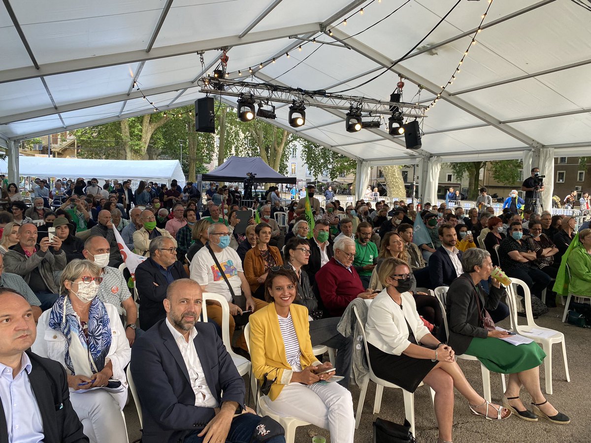 EcologieAuRA's tweet photo. #grandmeeting 🌿

Une mobilisation incroyable ce soir à #Grenoble pour porter un projet d’avenir pour notre région 🌎💚 Ensemble, nous incarnons la seule  alternative au repli sur soi, ensemble nous construirons le monde de demain 💪 #regionales2021 https://t.co/aSFHwFyf2U
