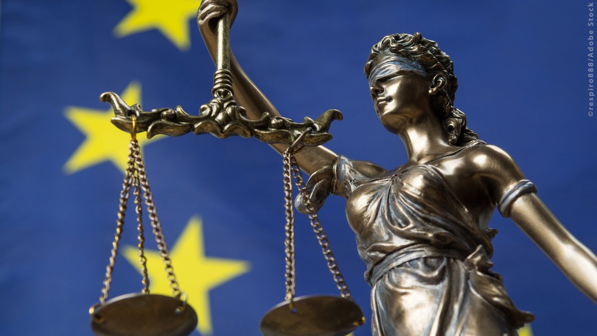 Europarl_HU's tweet photo. Az uniós🇪🇺 értékek sérülése az Unió egészét veszélybe sodorja. A Parlament szerint a jogállamisági jelentésnek a jogsértések szélesebb körére kellene kiterjednie. ⚖

A jelentésben Magyarországra is kitérnek.
➡https://t.co/SokWu4rXEX https://t.co/wCRVoKECMf