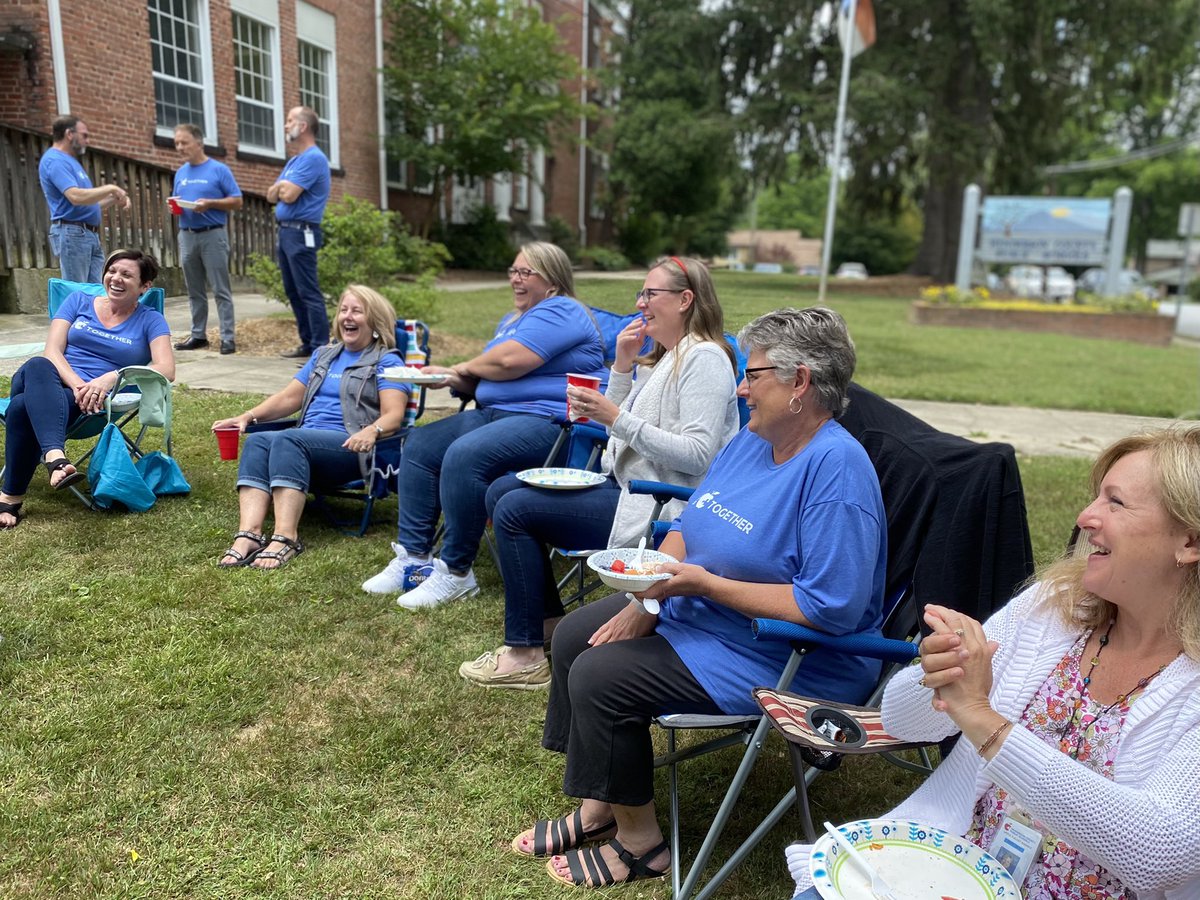 HCPSNC's tweet photo. When you’re in it together, you’re never alone. 🌞 That’s what the Central Office staff celebrated today during the 2020-2021 year-end picnic lunch 🧺 full of laughter, sunshine, and hope.
#HCPStogether #HCPSfamily #teamwork #NCpublicschools https://t.co/uXAvVOiNOE