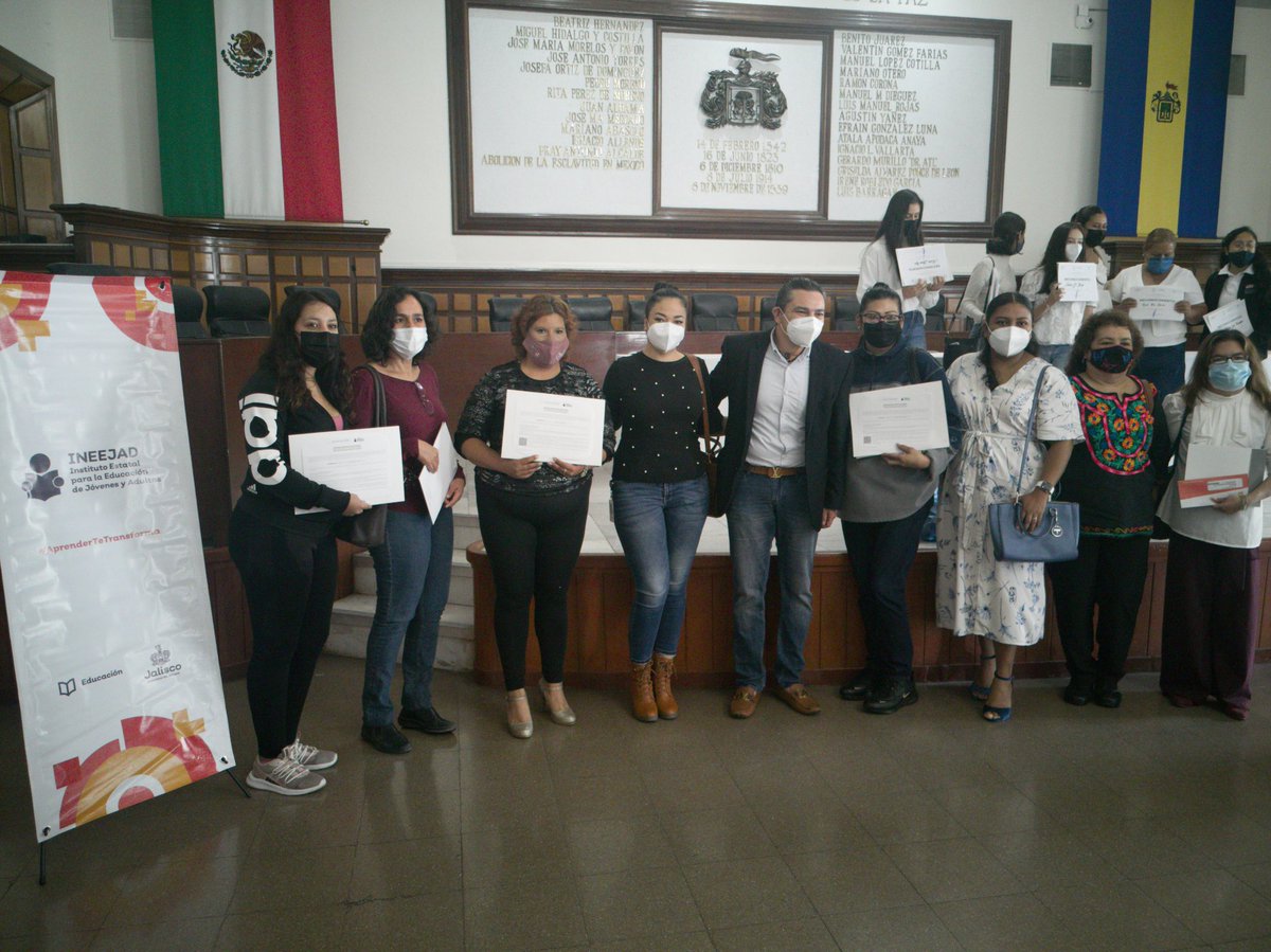 KaroRosales1's tweet photo. Muchas felicidades a quienes recibieron su certificado de primaria o secundaria; Sociedad y Gobierno haciendo equipo..
@BetbiraiGonzle2 @MarcosGodinezM
#INEEJAD
#Educación
#GobiernoDeGuadalajara
#ProgramaABC https://t.co/sXTSxsEJvF
