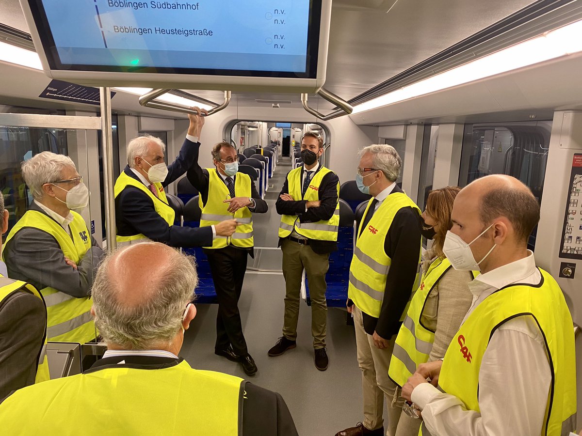 Jorge_Azcon's tweet photo. Esta mañana he visitado las instalaciones de CAF en Zaragoza, una empresa líder internacional en el sector de la movilidad sostenible. https://t.co/O8eMEcZ502