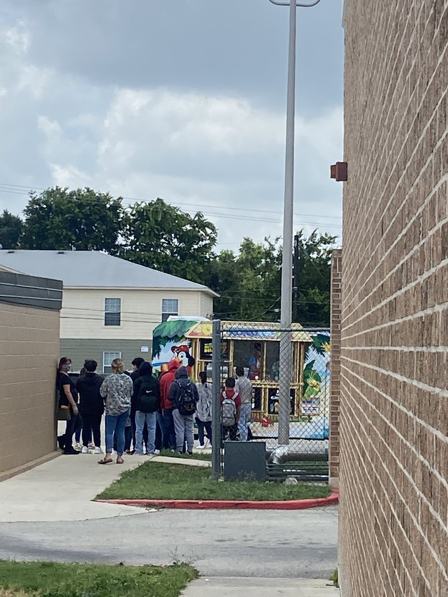 Awesome treat to end Summer School <a href="/NISDJones/">Jones Middle School</a> !  Thank you <a href="/MrsLSanRoman/">Laura San Roman</a> <a href="/MrsPilaczynski/">Mrs. Pilaczynski</a> <a href="/DrMJohnson1/">Marian Johnson</a> for your awesome leadership and a smooth three weeks!!!  Our students are leaving encouraged and prepared for next year!!