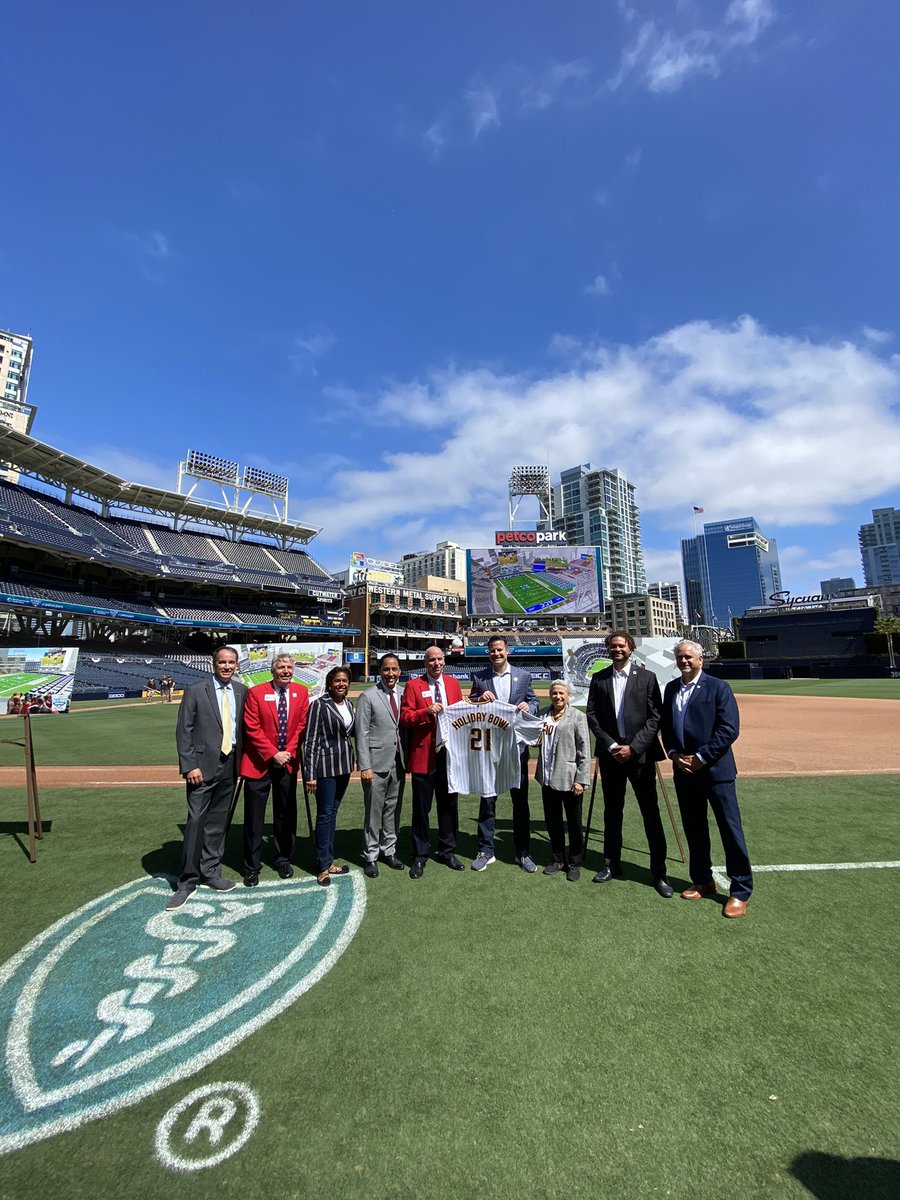 kenneth_a_moore's tweet photo. Great morning at @PetcoPark celebrating the @Padres and @HolidayBowl partnership that will bring the 2021 SDCCU Holiday Bowl to the ballpark on 12/28 and for the next 5 years. https://t.co/IyG4n7DVmS