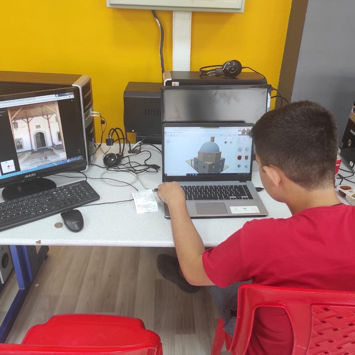 Manisa Çocuk Bilişim zirvesinin ilk günü; #Scratch ve #tinkercad projeleri ile tamamlandı🙏 Yarın atölye çalışmaları var.Emeği geçen herkese teşekkür ederiz🙏👏 <a href="/kodlamanisa/">Kodla(Ma)nisa</a> <a href="/TR33KendinYap/">Kendin Yap</a> <a href="/KendinyapM/">KendinYap Manisa</a> <a href="/mdikici45/">Mustafa Dikici</a> <a href="/il_mem_45/">Manisa İl Millî Eğitim Müdürlüğü</a> <a href="/ZaferKATR33/">T.C. Zafer Kalkınma Ajansı</a> <a href="/VELIOGUZ/">Veli Oğuz</a> #ÇocukBilişimZirvesi #ScratchWeek