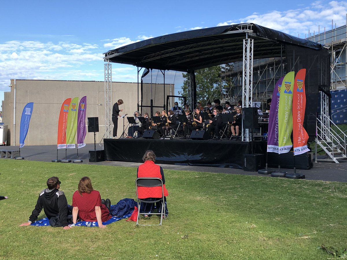 Our summer music concert is off to a fantastic start! With the sun shining and the students in great spirits it is sure to be a brilliant evening for all! Welcome everyone!