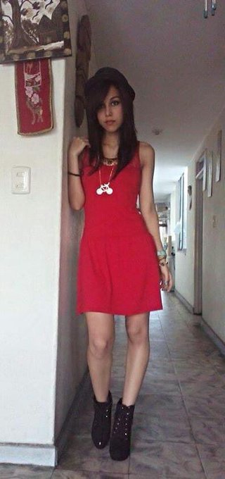 Les comparto fotos de cuando tenia 17 y 18 a&ntilde;os xD https://t.co/qrOsqH0gbv