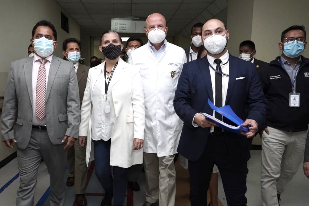Vice_Ec's tweet photo. TUNGURAHUA | El vicepresidente @ABorreroVega recorrió el Hospital del @IESSec de Ambato. Allí, manifestó que el Ecuador está ante una emergencia nacional en salud. Así mismo, anunció que hoy inician las brigadas de vacunación en zonas rurales del país. 

#EncontrémonosPorLaSalud https://t.co/aGzrSUyFci