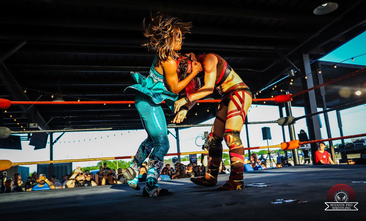 MissionProWres's tweet photo. .@RacheChanel vs @VertVixen at #MPWKeepEmTalkin!
See more incredible matches on July 31st at @SouthernStarBC for #MPWPlayHardHustleHarder!
π: https://t.co/72DaD6HHxJ
π₯: https://t.co/mrJxbzRqjk
πΈ: LayDee Pink https://t.co/3TMNxQdfOC