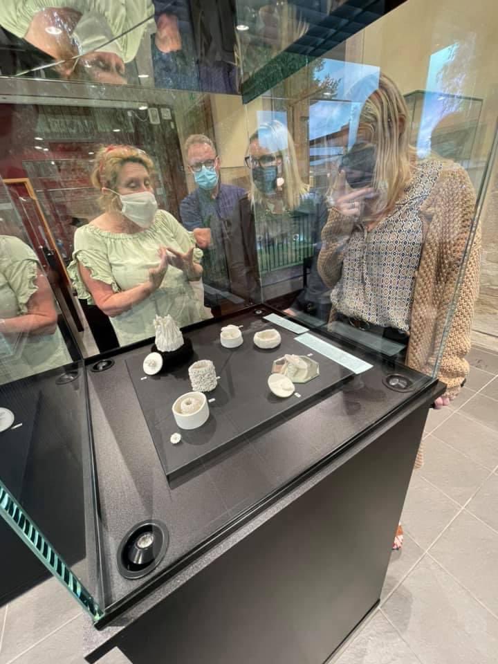 Une très belle visite du Pôle Bijou à Baccarat en compagnie de Christian Gex, Maire de la commune et du senateur Philippe Nachbar. 
Le pôle Bijou constitue un pôle d’excellence des métiers du bijou où chaque acteur de la bijouterie et sa créativité sont valorisés, [1/2]
#jevote