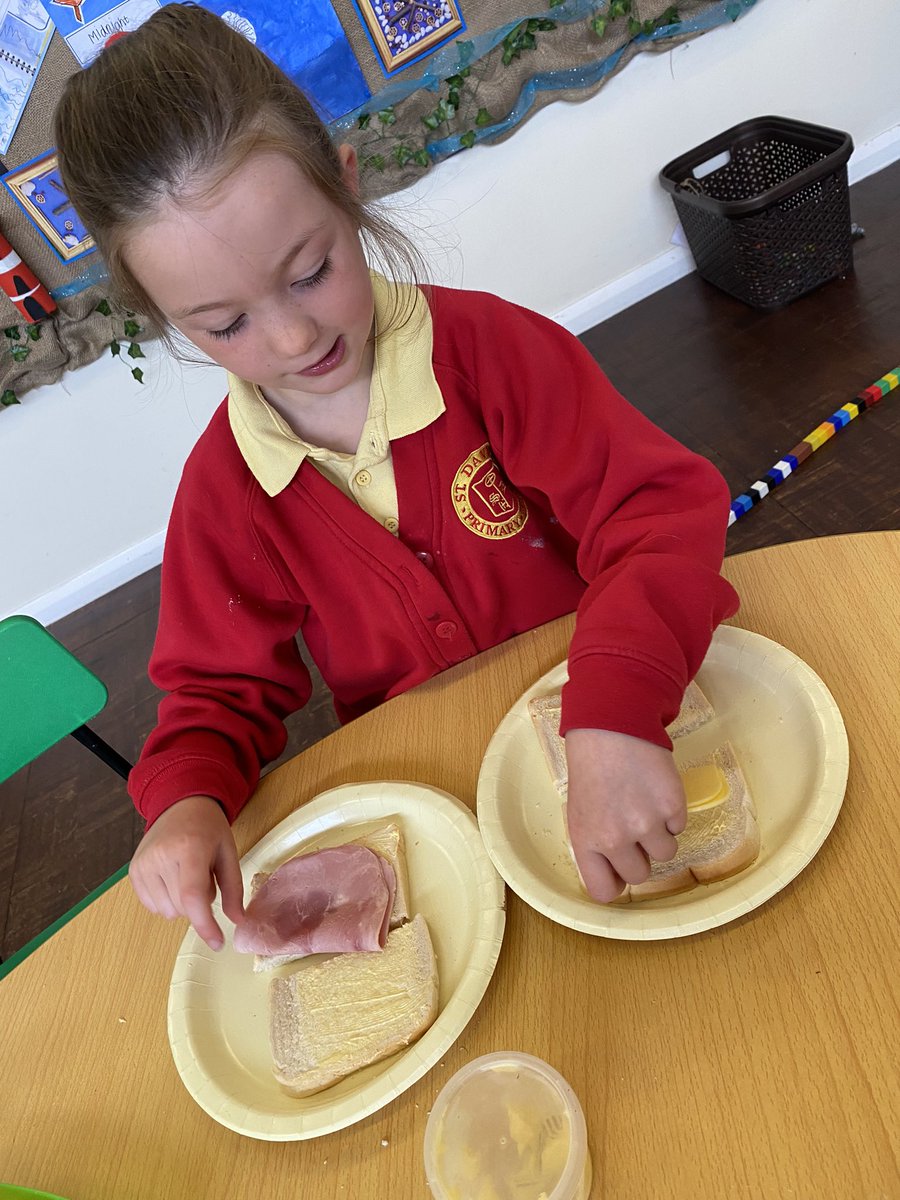stdavidsrc2017's tweet photo. Following our instructions to make our own sandwich but without the ‘trick’ ingredient to keep away the pesky seagulls from ‘The Lighthouse Keepers Lunch’🥪 #sdpsy1 #richtexts #writingforapurpose https://t.co/tMDSMT9MLS