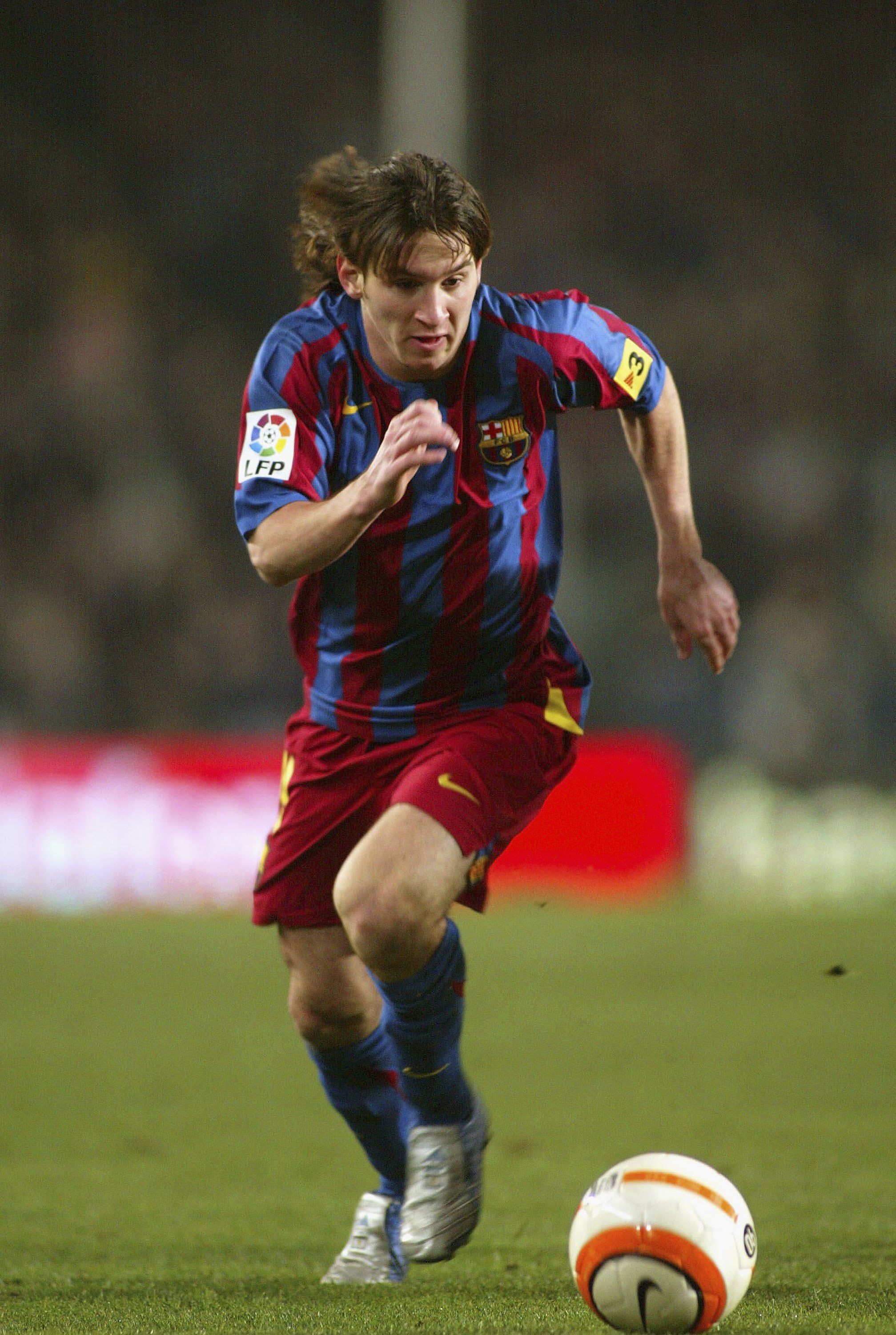 ドミー Happy Birthday Messi 34歳になった今でもバルサやアルゼンチン代表の象徴としてスーパープレーを見せてくれるメッシ メッシとロナウドの様な不世出の選手が同時期に出現するなんて今後二度とないだろうな この2人のプレーをリアルタイムで観ること