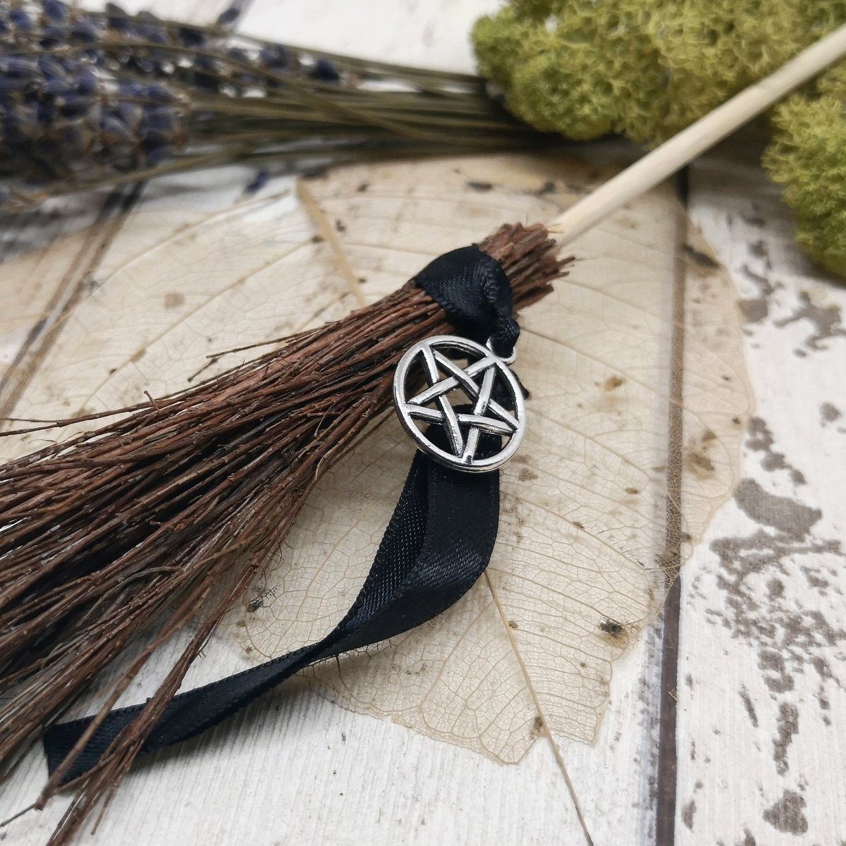 TwistedKittyArt's tweet image. Another little broom altar decoration is on its way to its new home. At only 8 inches long its the perfect addition to any altar or shelf, especially if you are tight on space.

#altar #altardecor #decoration #decor #broom #besom #witch #elven #larp #wicca #wiccan #pagan #goth