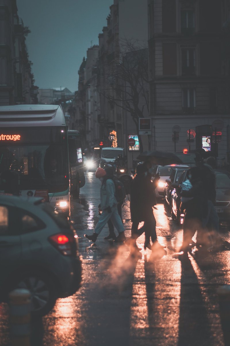 Paris traffic 🇨🇵 #NoCropArt #JeudiPhoto