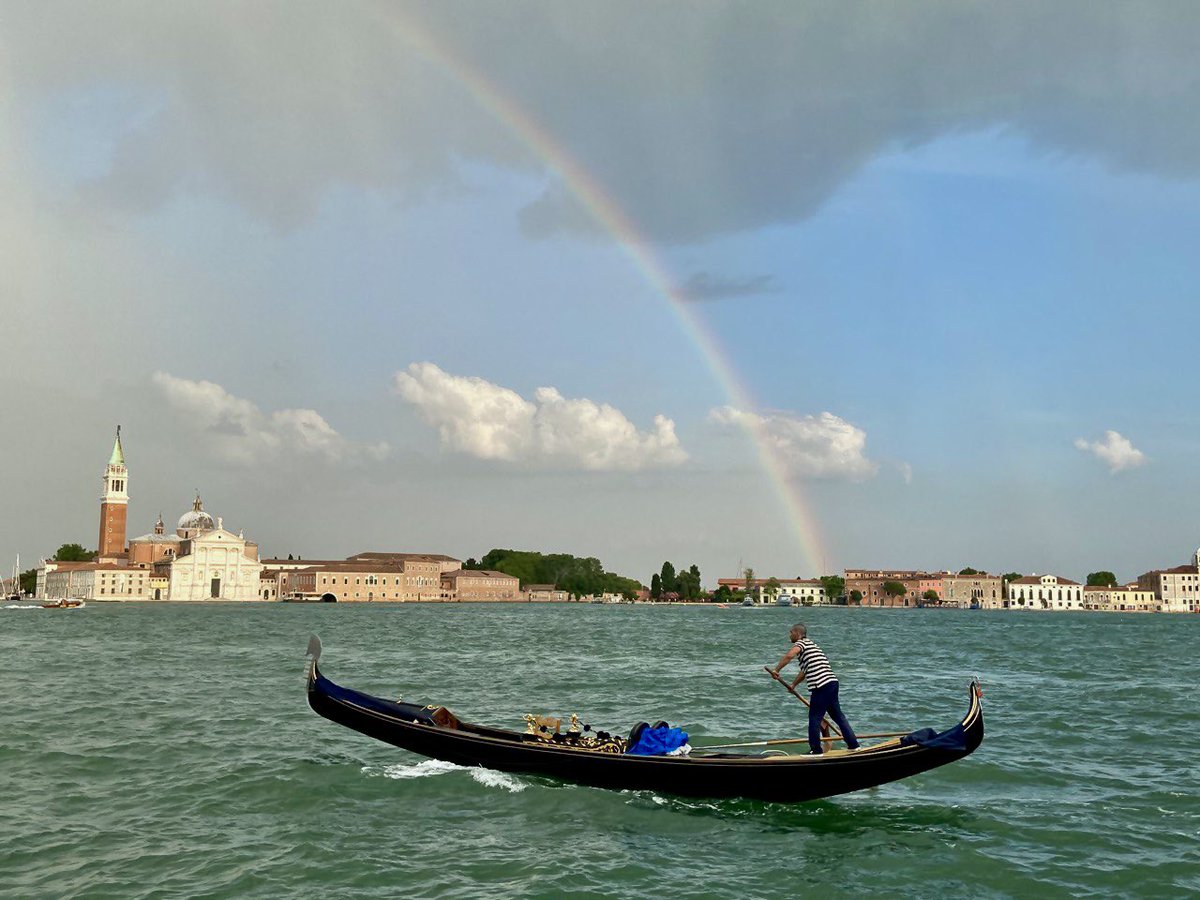 adessocarpediem's tweet image. Venice rainbow 🌈 #laguna #rainbow #arcobaleno #venezia #Rainbowflag #BandieraArcobaleno @jolocktov @DreamOfVenice @NoiVenezia
