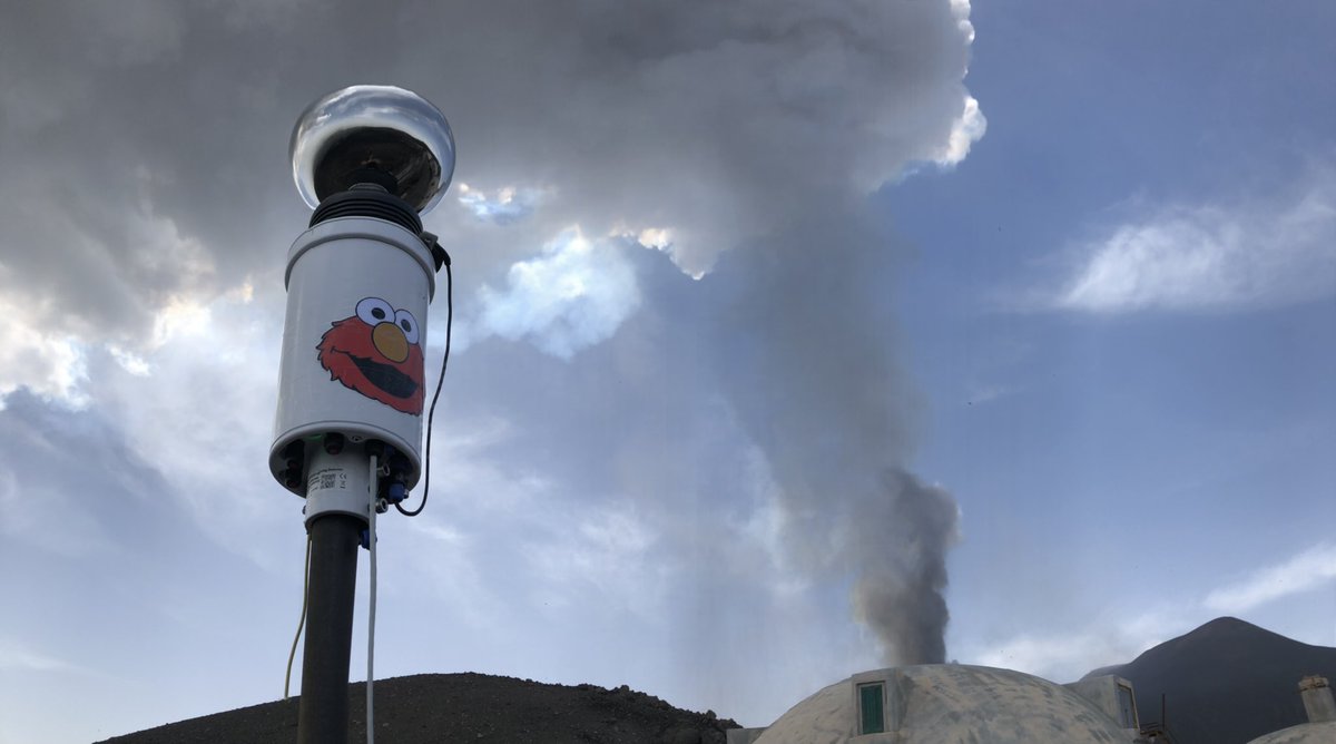 Great start for our project ELMO @EUROVOLC  on #volcaniclightning at Etna with @LMU_Volc Caron Vossen and colleagues @INGVvulcani in Catania. Etna saluted us today with a welcoming lava fountain episode (number n+1 this year)! Onwards!