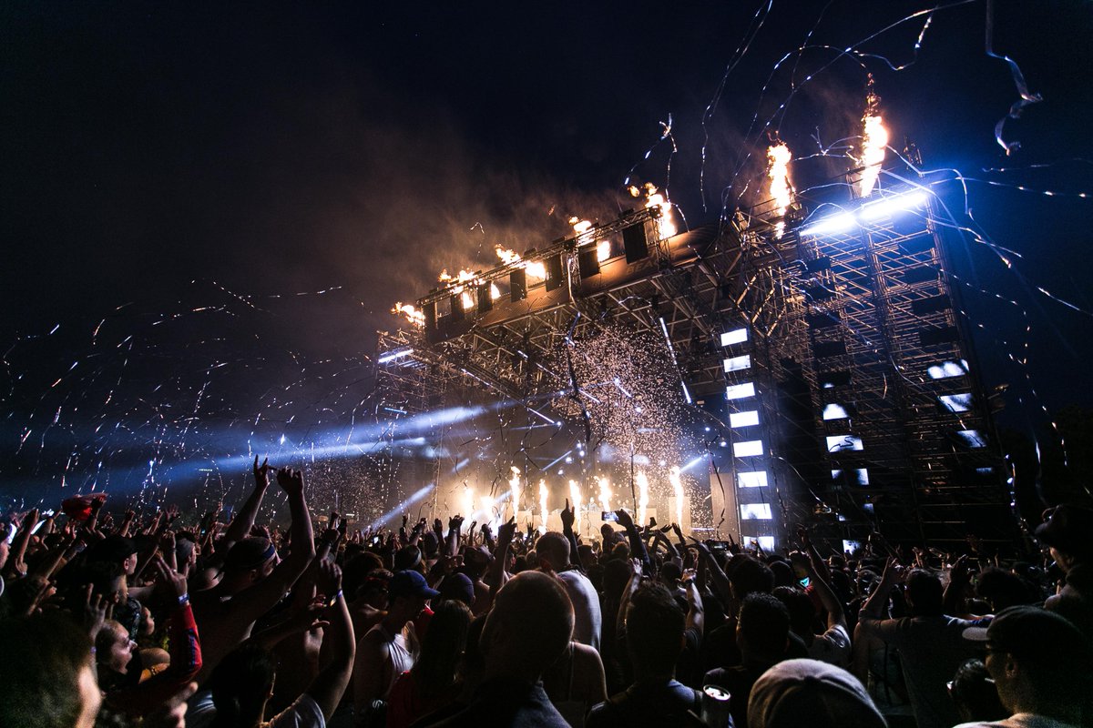 ArtistLiveSLC's tweet photo. What was the 1st concert you ever went to?  
🎶  🎶  🎶  🎶  🎶  🎶 

#concert #livemusic #artist #live #artistlive https://t.co/LzipUx6mkM