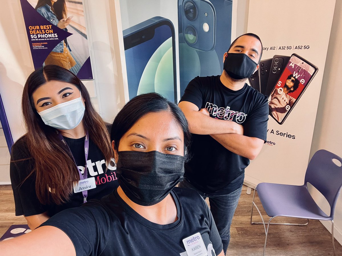 All in @JamesLeeWC dropped off some Red Bull’s to give these reps some wings 🙌🙌🎉🎉<a href="/gracewang22/">grace wang</a> <a href="/Maureen2828/">Maureen Lopez</a> <a href="/EdgarArsenal541/">Edgar Silva</a>