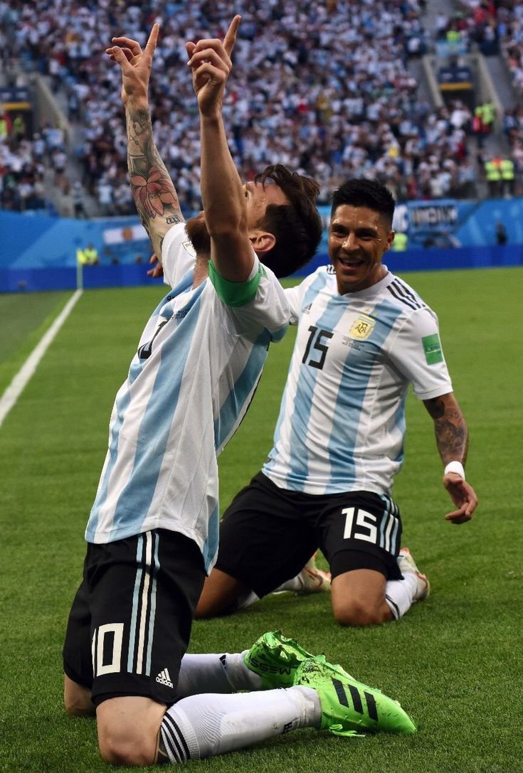 Feliz cumpleaños al número 1 !!!
#felizcumpleañosleo