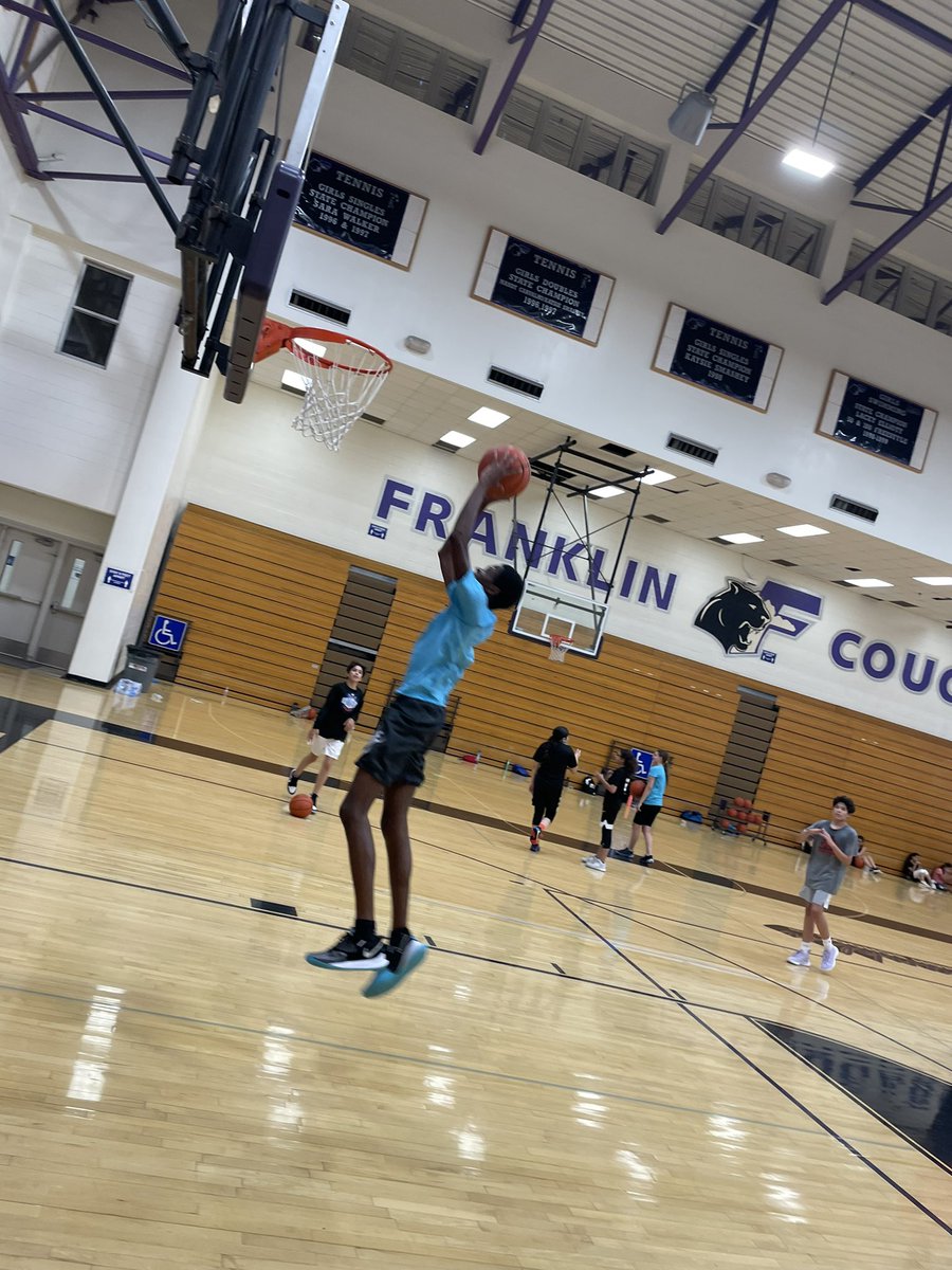 CoachAvalosEHS's tweet photo. I had a great time at our basketball camp! It was amazing to see so many kids and ex students 🏀❤️ #FHShoops @FHSCougarBBall https://t.co/31n2xXOSKR