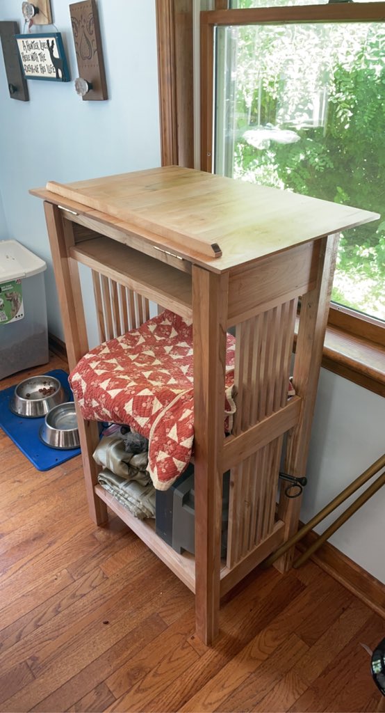 maxipsd's tweet image. i built this shit. built a lectern. what have u done? not built a lectern? that’s what i thought.