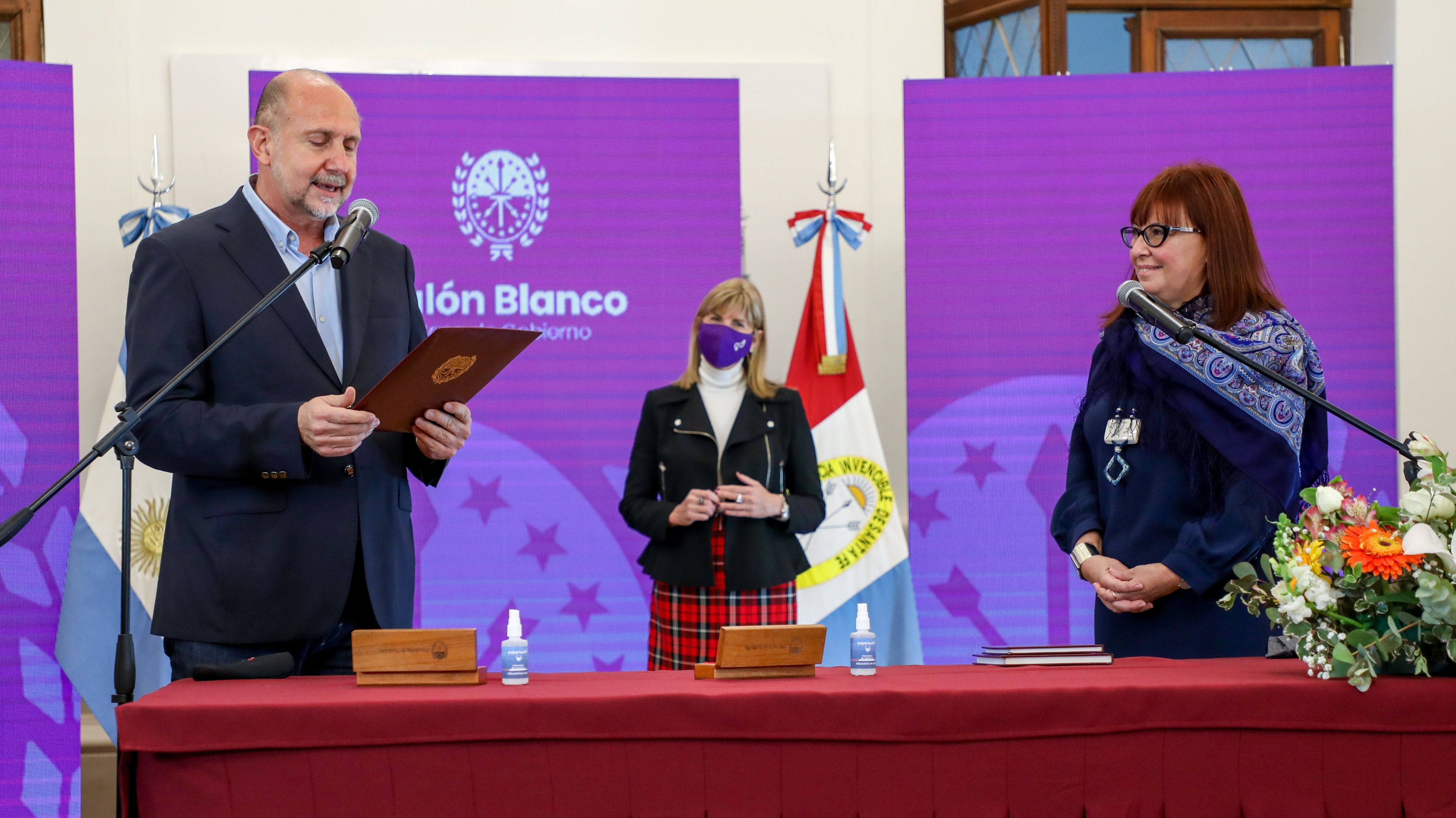 Omar Perotti on Twitter: &quot;Tomé juramento a la flamante Ministra de Igualdad, Género y Diversidad de la provincia de Santa Fe, @celiaarena, quien se venía desempeñando en el cargo de Secretaria de