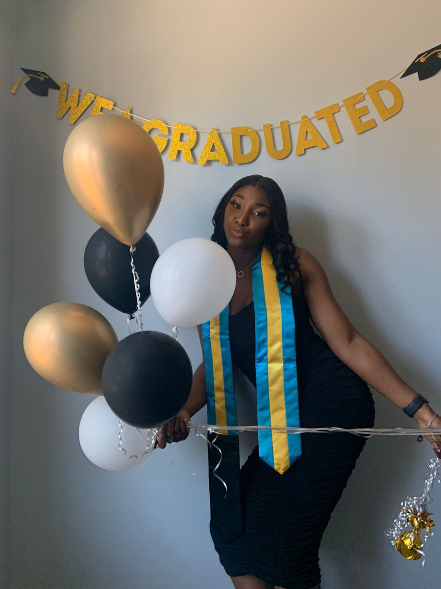 DaRealAaliyahJ's tweet photo. I graduated today 🖤 https://t.co/wdSCv8vUfL