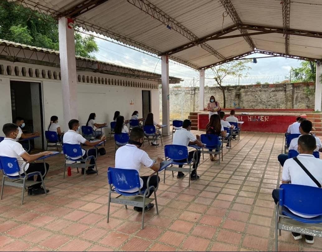 PerlaCaribe's tweet photo. En el marco de la Movilización por una Educación de Calidad, se inicia la jornada de aplicación del 1er simulacro ICFES a más de 9600 estudiantes de grados 11 en 28 municipios no certificados, como parte de la estratégia para el mejoramiento de las pruebas saber @carlosecaicedo https://t.co/379skwDtn1