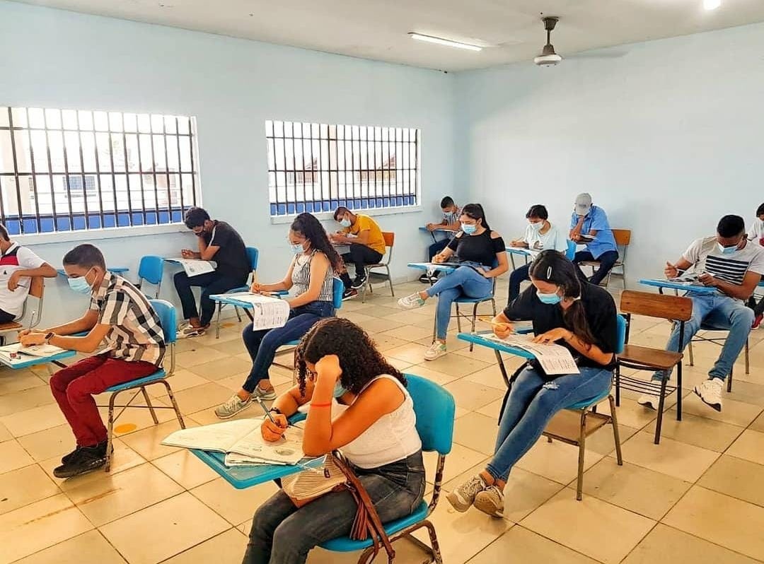 PerlaCaribe's tweet photo. En el marco de la Movilización por una Educación de Calidad, se inicia la jornada de aplicación del 1er simulacro ICFES a más de 9600 estudiantes de grados 11 en 28 municipios no certificados, como parte de la estratégia para el mejoramiento de las pruebas saber @carlosecaicedo https://t.co/379skwDtn1