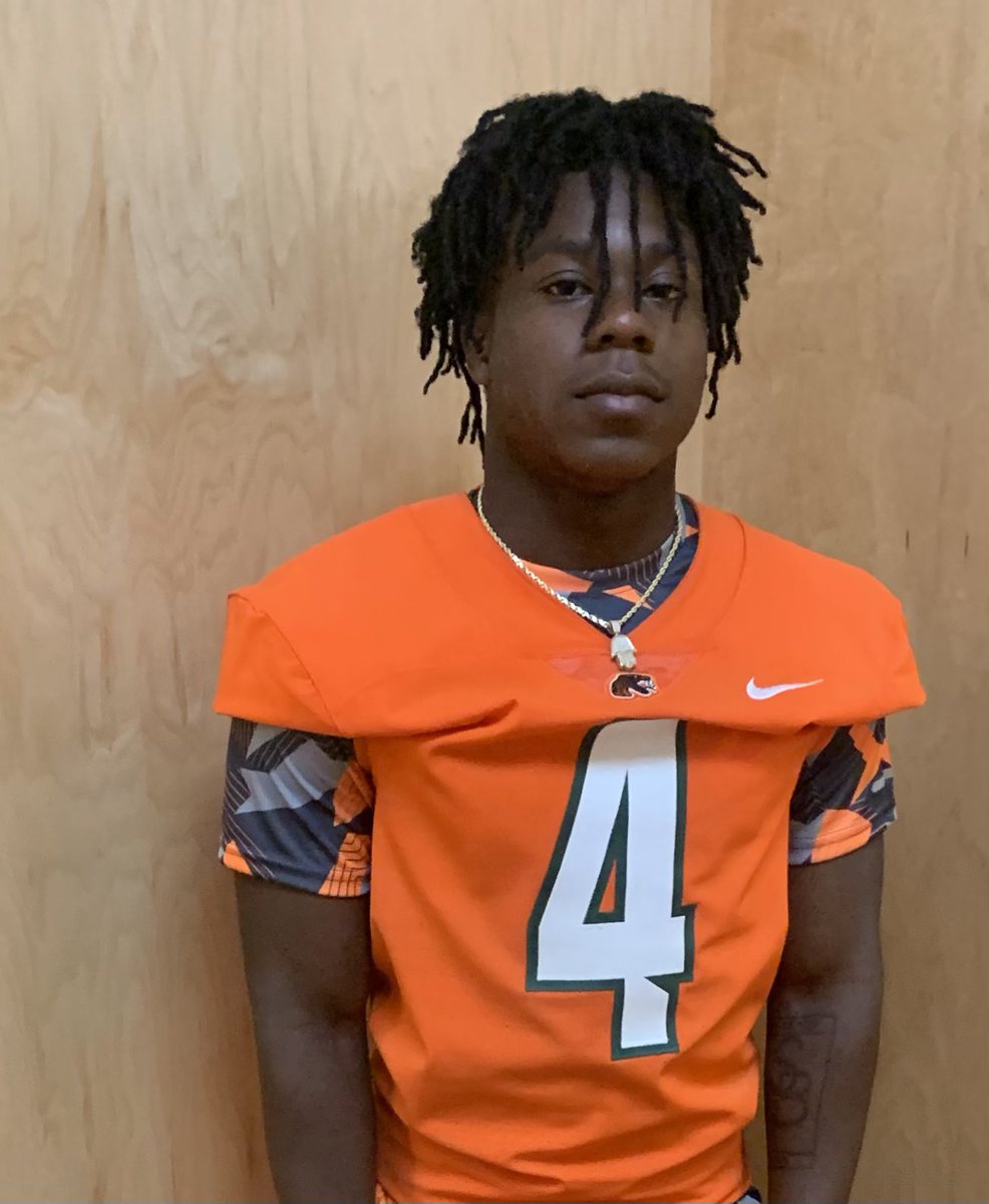 iam_sb9's tweet photo. For my senior year I will be transferring from Miramar High School to Miami Booker T Washingtonπͺ @MiamiBTW_FB @Coachgcox @Birdboyy10 @larryblustein @TheCribSouthFLA @fanit_now @JerryRecruiting @RBAcademy_ https://t.co/EZhDEC5S50