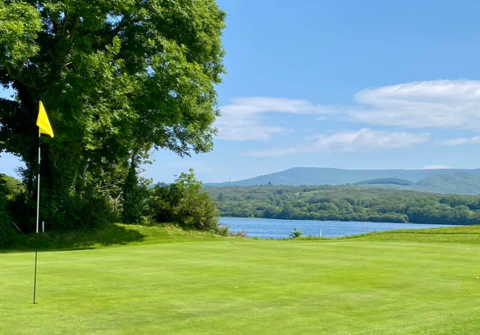 Getting on the green at #kenmaregolfclub has the added bonus of views like this!
#summergolf #golf #familygolf #golfholiday #golfsociety #kenmare