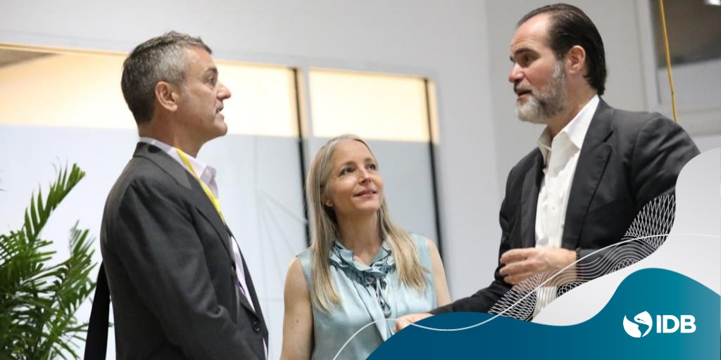 This morning, President Claver-Carone and @IDB_Lab CEO @iariashofman met with @M...