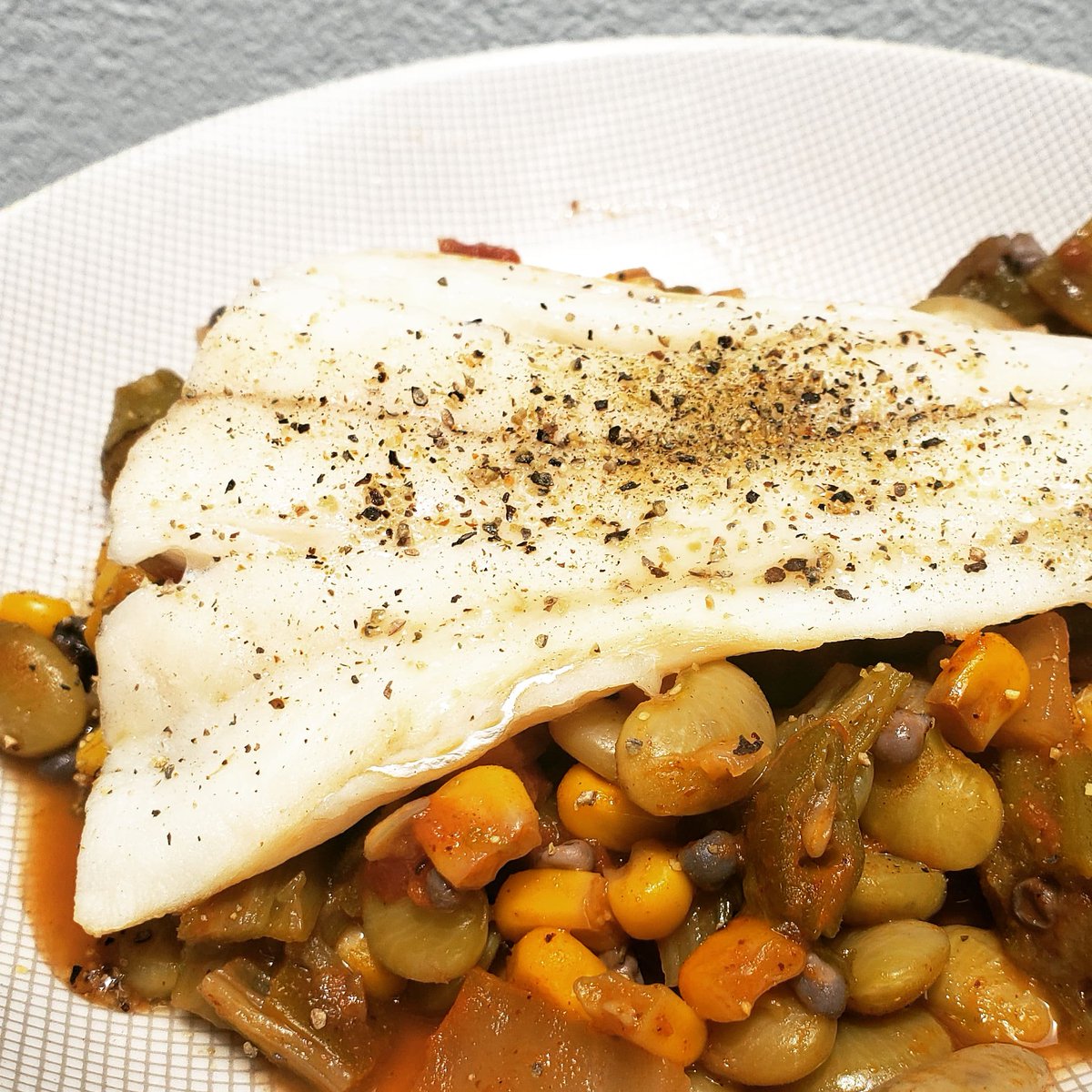 soulfoodscholar's tweet photo. Today's lunch: #Alaskancod on a bed of #okra #succotash. https://t.co/ebY88dkWLV