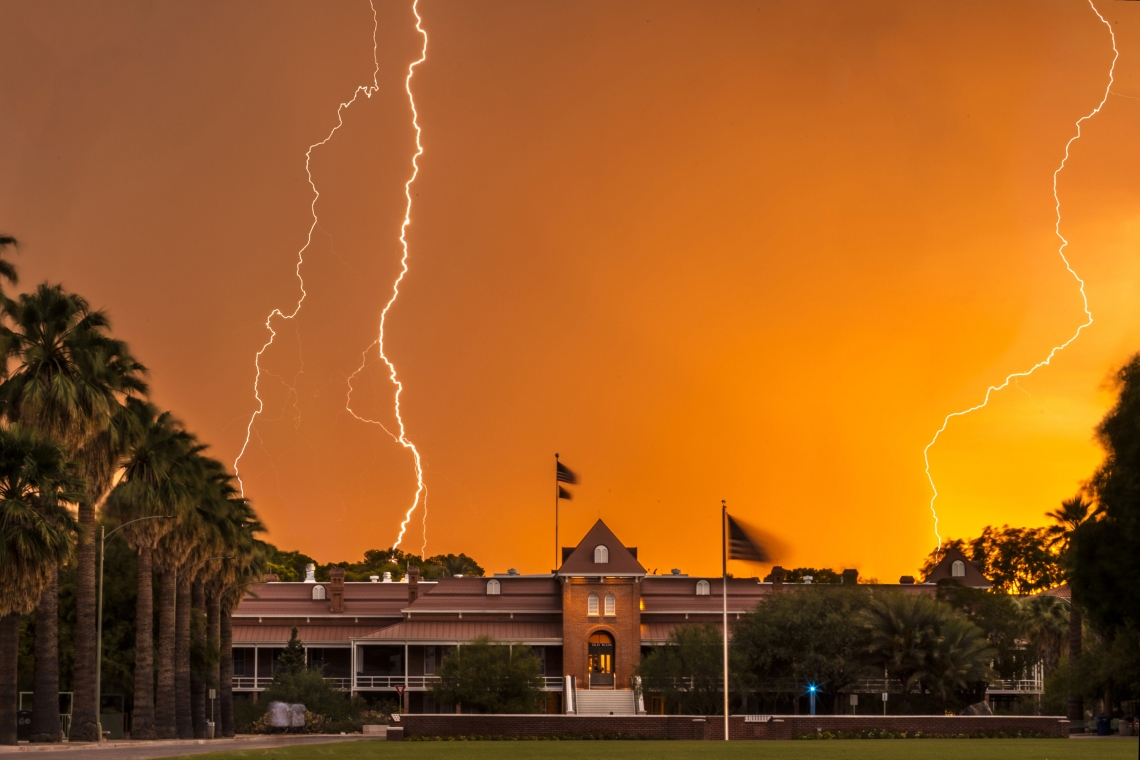 DrRobertRobbins's tweet photo. When will the monsoons start in earnest this year in #SouthernArizona? Thanks to a great game from the Arizona Institutes for Resilience (@UAZEnvironment) you can predict for yourself. Read more at @uarizona news: 

https://t.co/fSM8nlgmp5. https://t.co/igUgGtGvwW