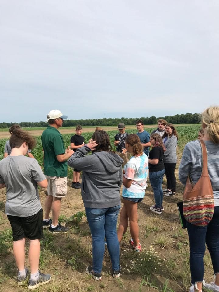KearsleyCommSch's tweet image. Kearsley 6th and 7th graders took a trip today to Walker Farms: Quality Plants and Flowers! 
Under the guidance of Mrs. Cook and Mrs. Bearss, they are cultivating a Salsa Garden to harvest at the end of the summer! 🍅🧅🫑🌶🤤
#summerlearningfun #PrideTraditionExcellence