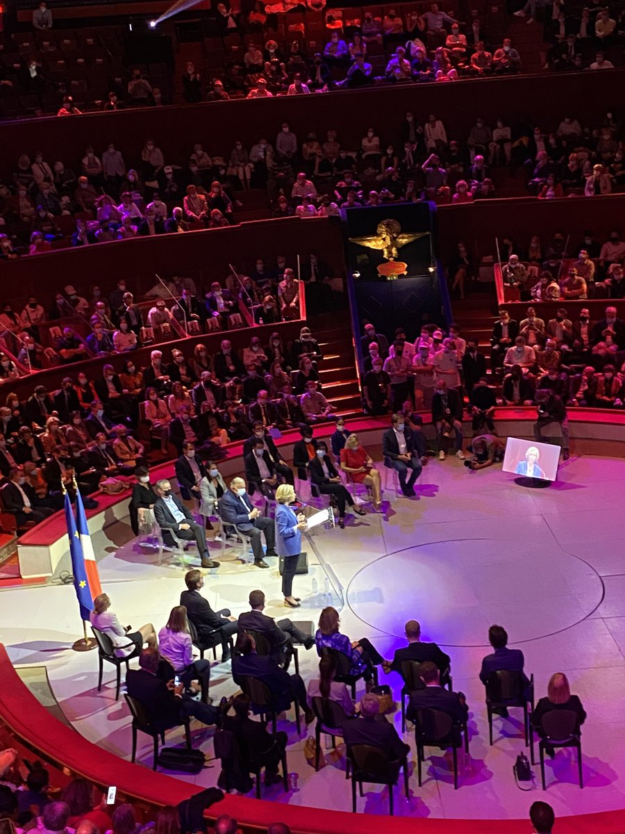 GregoryCanal's tweet photo. « Le drapeau tricolore est assez vaste pour accueillir tout ceux qui aiment la France 🇫🇷 » 

📍Au meeting de @vpecresse pour les #Regionales2021 🚀 https://t.co/kDXUSBEOpW