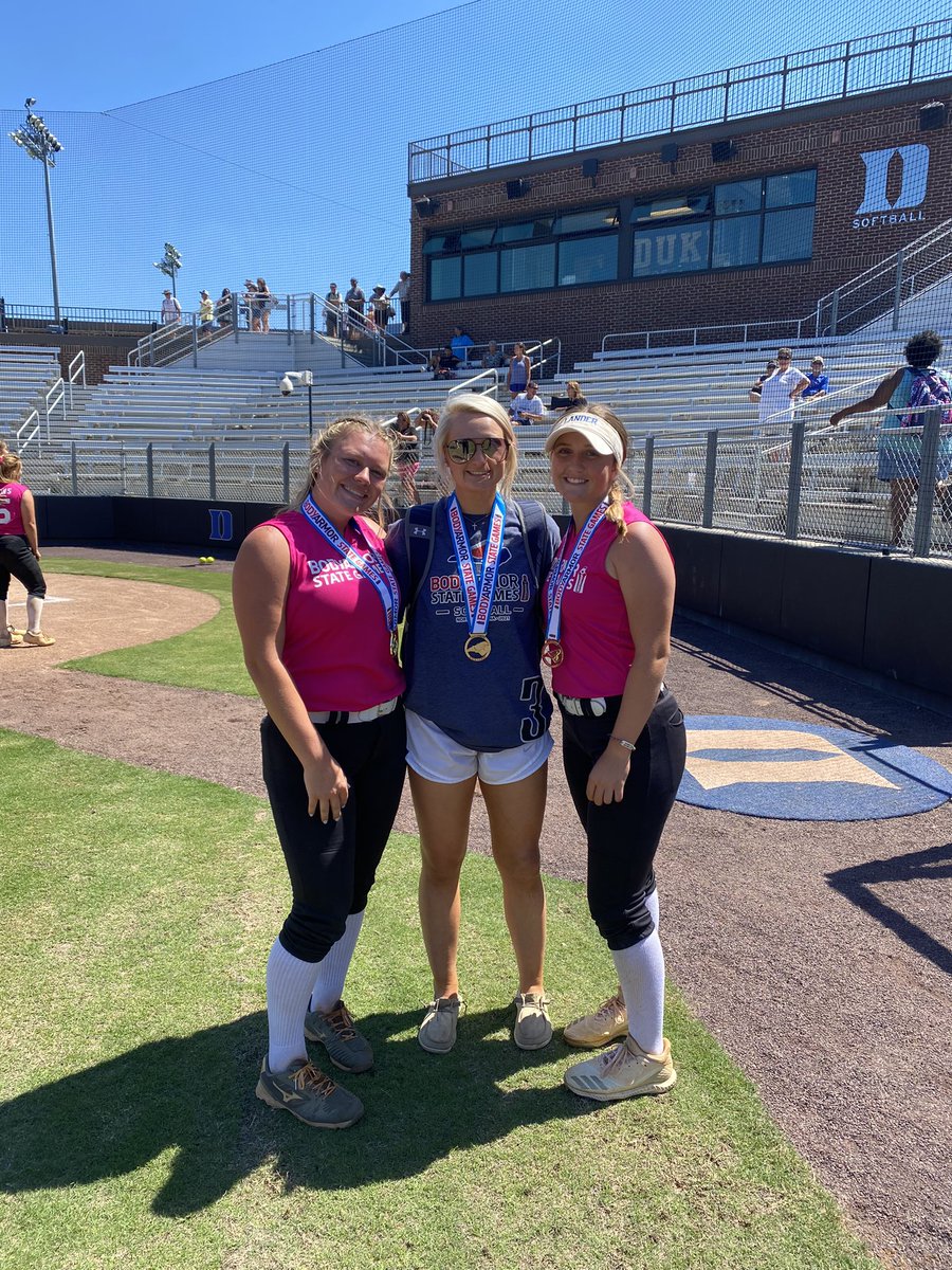 went out and won a gold medal today with a few other <a href="/TeamNCSoftball/">Team North Carolina Softball</a> players!! <a href="/StateGamesNC/">BODYARMOR State Games</a> <a href="/KSoodek/">Kira Soodek</a> @hvaughn2023 <a href="/teamnc_horne/">Team NC Horne/Helms</a>