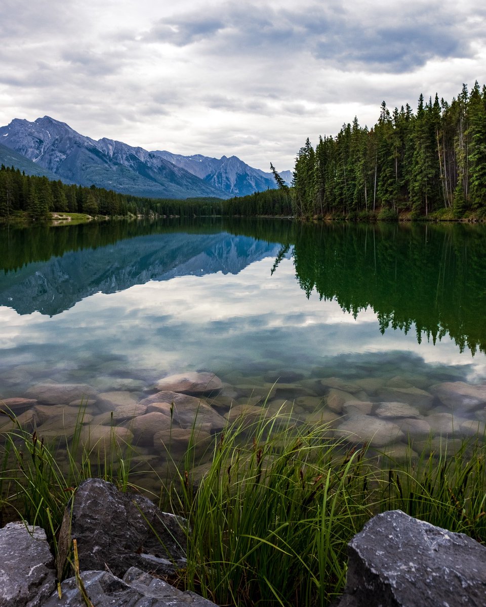 Cascade Pond in Banff national park. #ShareYourWeather #nature <a href="/weathernetwork/">The Weather Network</a>