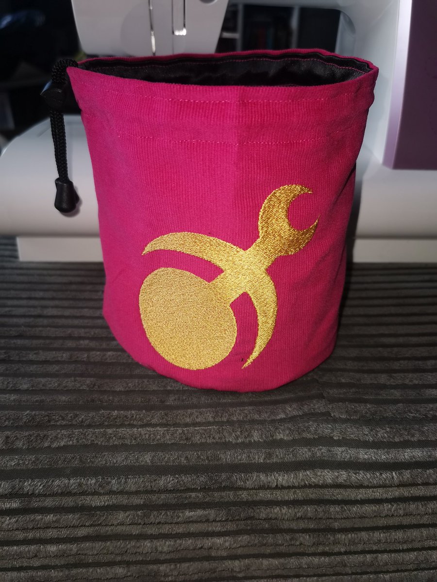 Sew40K's tweet image. #warmongers #warhammer #40k #AOS #dice #dicebag #warmaidens #Sew40K