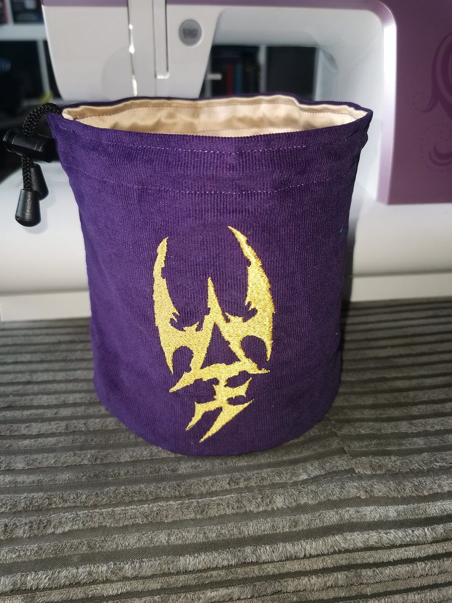 Sew40K's tweet image. #warmongers #warhammer #40k #AOS #dice #dicebag #warmaidens #Sew40K