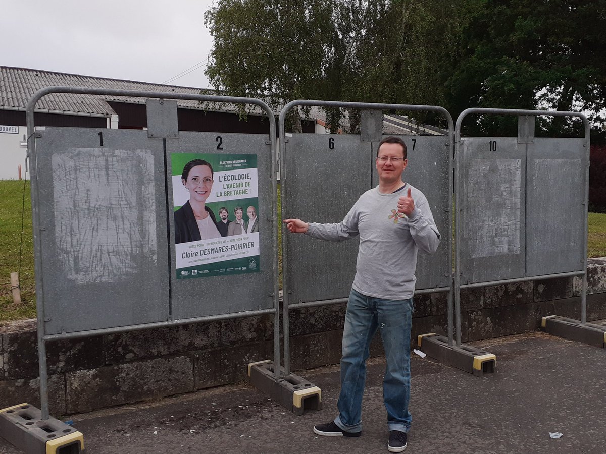 À #Guipavas nouvelle soirée de collage (et ce ne sera pas la dernière!) pour la liste <a href="/bretagnedavenir/">Bretagne d'avenir</a> aux #regionales2021 <a href="/clairedmars/">Claire Desmares</a> <a href="/GaelBriand/">Gael Briand</a> <a href="/ValerieTabart/">Valérie Tabart</a> <a href="/RonanPICHONGlaz/">Ronan PICHON</a> #ecologie #autonomie #solidarite betek an trec'h!